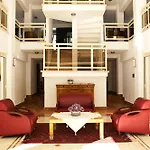 Hotel Adora 3*
