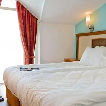 Otel Adora Side