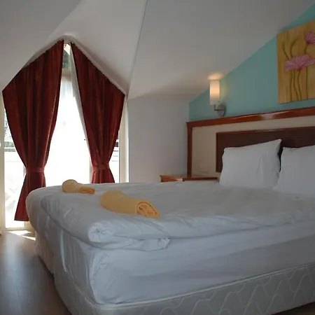 Otel Adora 3*