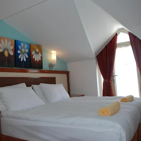Otel Adora