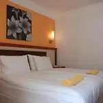 Ξενοδοχείο Adora