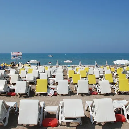 Hotel Adora 3*