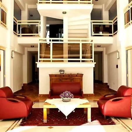 Hotel Adora 3*