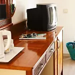 Adora 3*