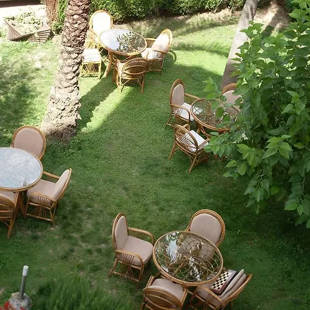 Hotel Adora