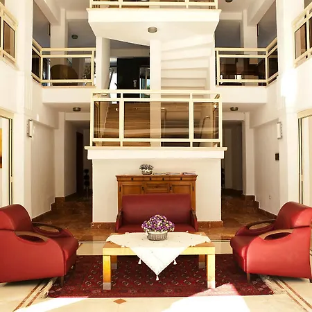 Hotel Adora 3*