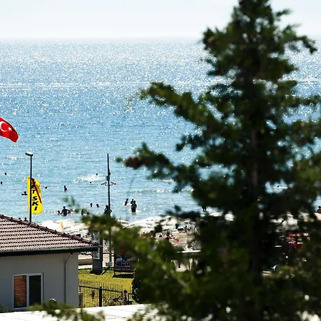 Hotel Adora 3*